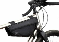 Sacoche De Cadre Restrap Adventure Race 10 Sacoche De Cadre Restrap Adventure Race -magasin de vélo Restrap frame Bag adventure Race aero sacoche de cadre ultra distance baroudeur cycles lyon back side