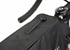 Sacoche De Top Tube Restrap Adventure Race 9 Sacoche De Top Tube Restrap Adventure Race -magasin de vélo Restrap top tube Bag Race aero sacoche ultra distance baroudeur cycles lyon back side zoom