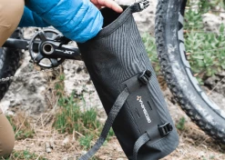Sacoche De Fourche Geosmina Cargo Cage Fork Bag -magasin de vélo geosmina cargo cage fork bag sacoche de fourche randonnee gravel vtt bikepacking baroudeur cycles lyon 7