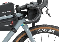 Sacoche De Cintre Geosmina Small Handlebar Bag -magasin de vélo geosmina handlebar bag sacoche de cintre randonnee gravel vtt bikepacking baroudeur cycles lyon 6 b5f002ed b9d0 49fb a47c afe9d1e3ae5b