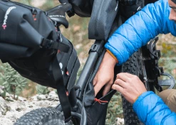 Sacoche De Cadre Geosmina MTB Frame Bag -magasin de vélo geosmina large sacoche de cadre randonnee gravel vtt bikepacking baroudeur cycles lyon 6