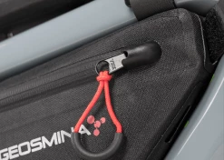 Sacoche De Cadre Geosmina Gravel Frame Bag -magasin de vélo geosmina large sacoche de cadre randonnee gravel vtt bikepacking baroudeur cycles lyon 6 08173be6 d7a3 49ce b0d9 db148ac64335