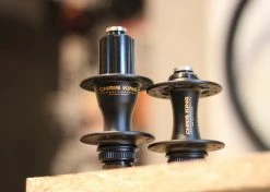 Chris-king Paire De Moyeux Chris King R45D Centerlock Edition Limitée Two Tone Black Gold - 24T